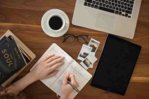 Factors To Consider While Choosing A Content Writer For Your Business