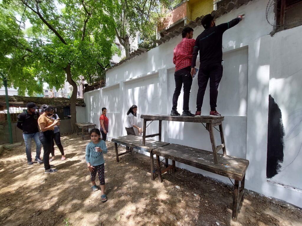 Vounteers of Vrikshit Foundation Painting Wall